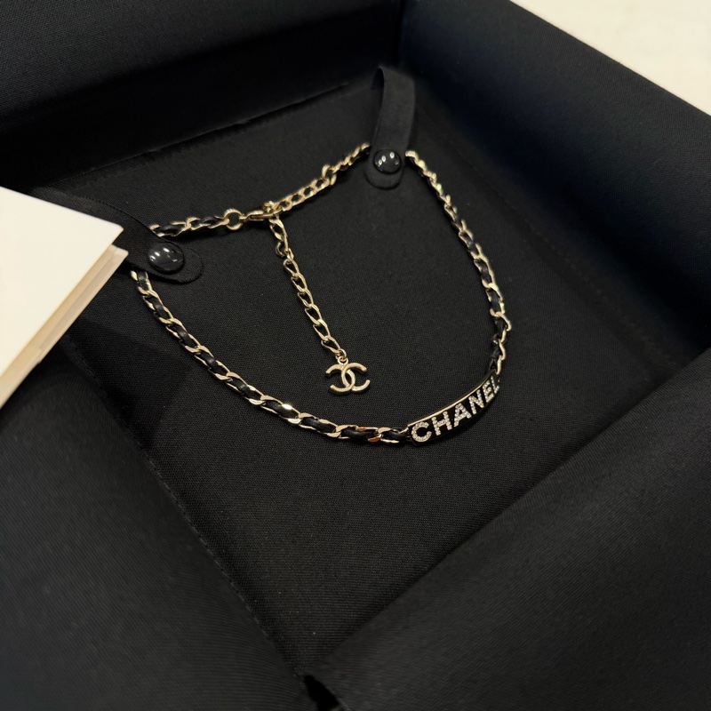 Chanel 香奈兒 金牌鑲鑽LOGO皮穿鍊項鍊 Choker-2