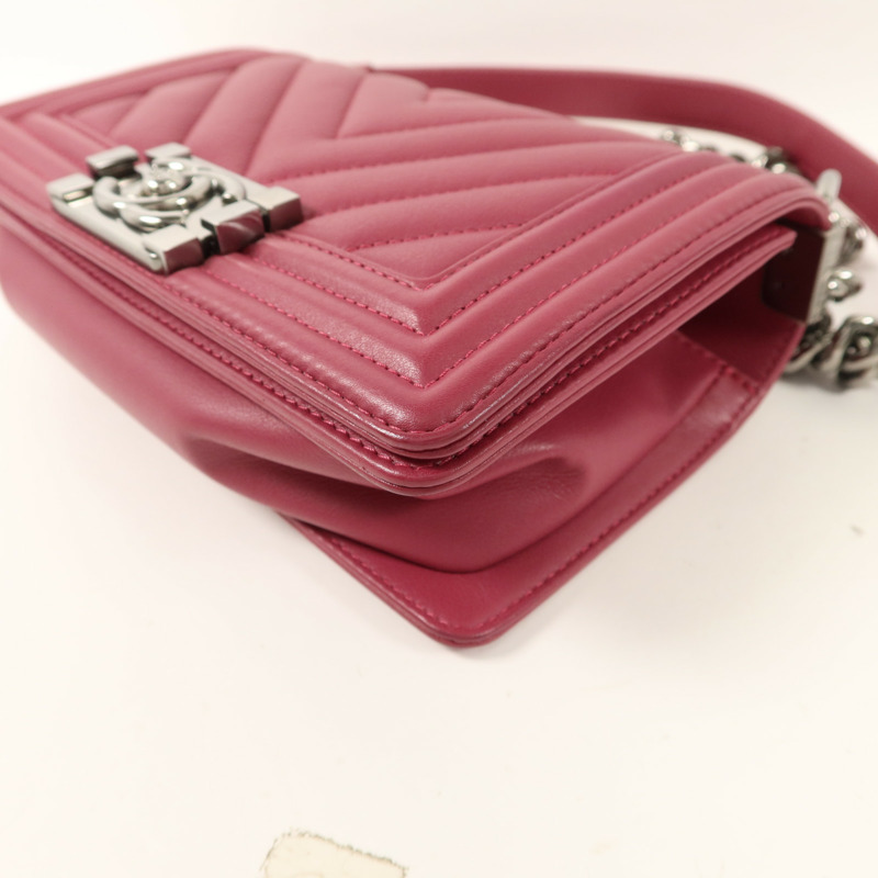 CHANEL 牛皮皮革Boy 20鏈帶肩背袋-13