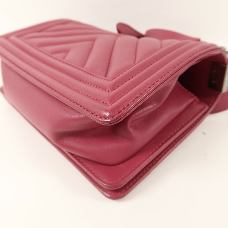 CHANEL 牛皮皮革Boy 20鏈帶肩背袋-15