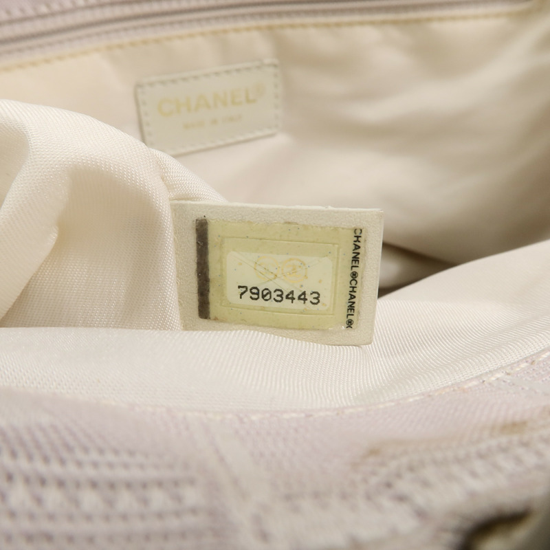 CHANEL 尼龍New Travel Line肩背袋-6