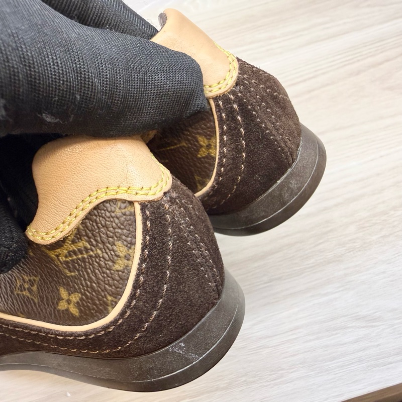 LV擺漂亮就好✨原花絕版麂皮前雙條設計童鞋-6