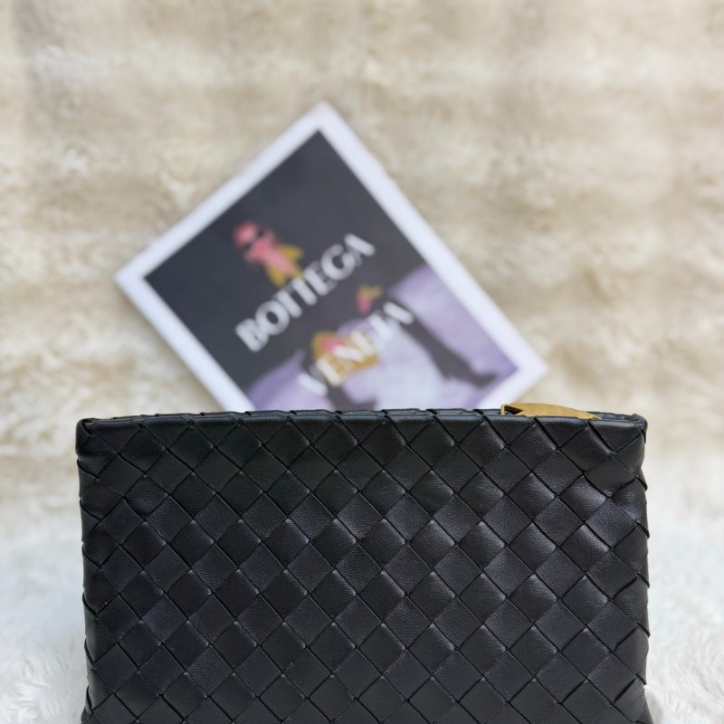 Bottega Ventea 小號pouch手拿包 黑色 羊皮拼牛皮-0