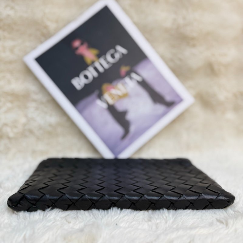 Bottega Ventea 小號pouch手拿包 黑色 羊皮拼牛皮-1