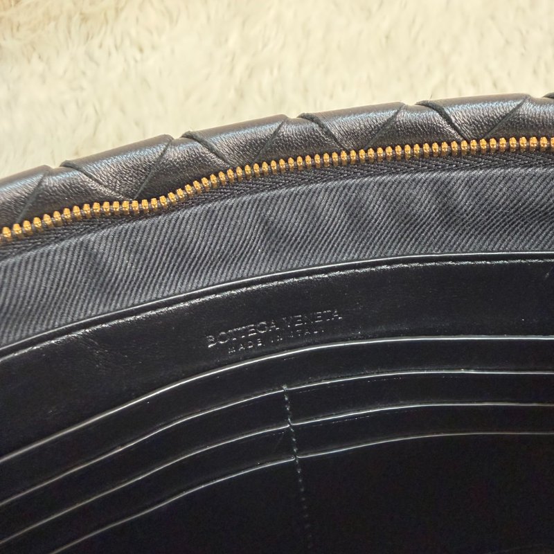 Bottega Ventea 小號pouch手拿包 黑色 羊皮拼牛皮-4