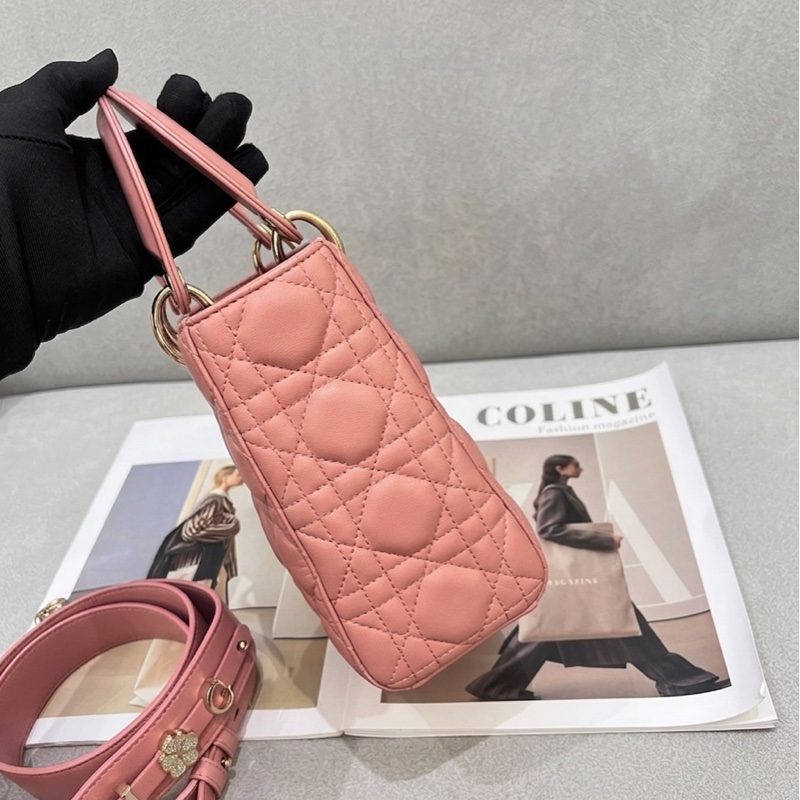 Dior/迪奥  四格戴妃 20年 尺寸：20*17*8-5