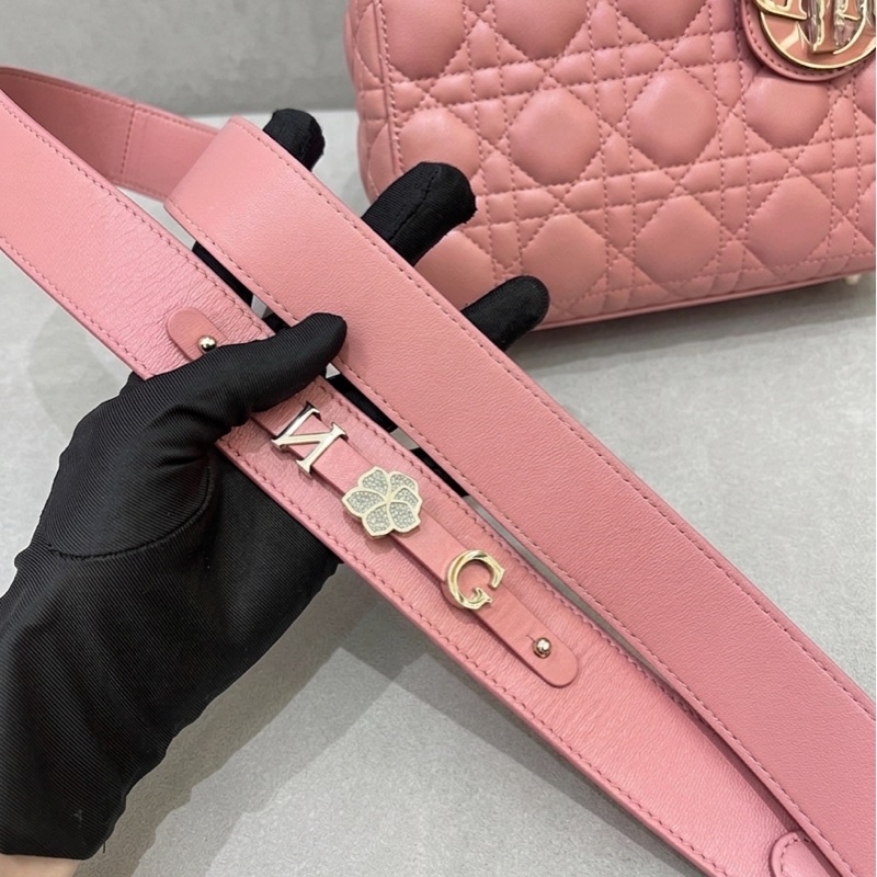 Dior/迪奥  四格戴妃 20年 尺寸：20*17*8-8