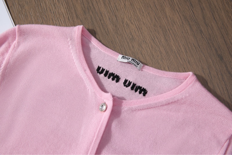 MiuMiu粉色珍珠扣薄款針織開衫-1