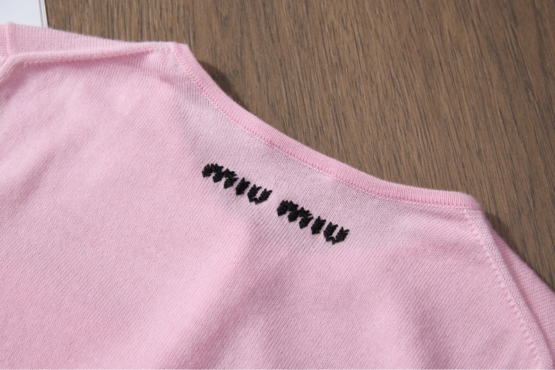 MiuMiu粉色珍珠扣薄款針織開衫-5