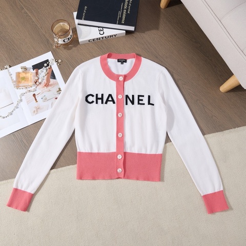 Chanel字母刺繡粉白拼色針織開衫