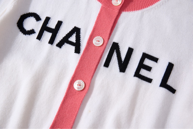 Chanel字母刺繡粉白拼色針織開衫-4
