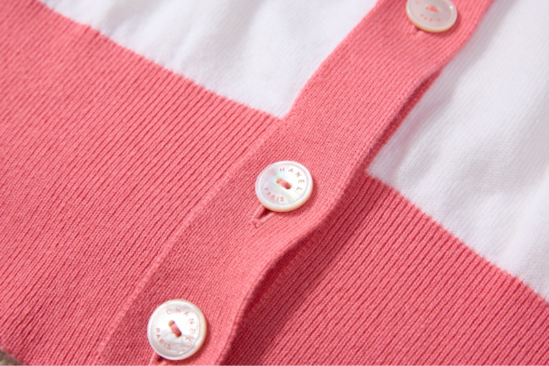 Chanel字母刺繡粉白拼色針織開衫-6