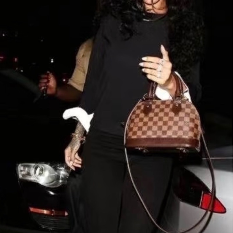 「JL精品代購」98新 Lv 棕色棋盤格貝殼包 alma BB-1