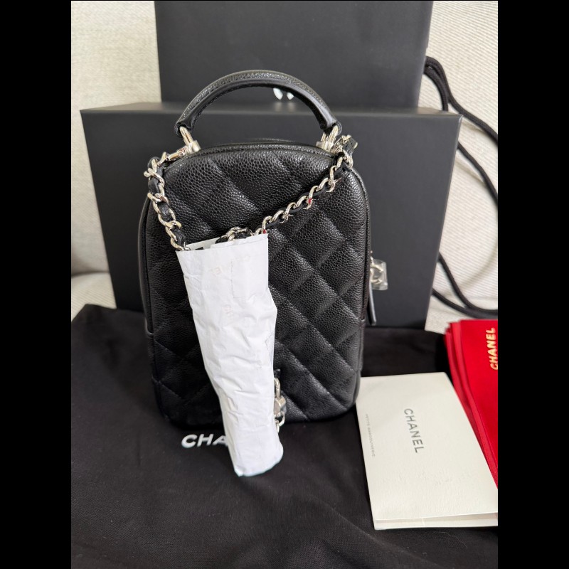 香奈兒經典黑色荔枝皮銀鏈小書包-6