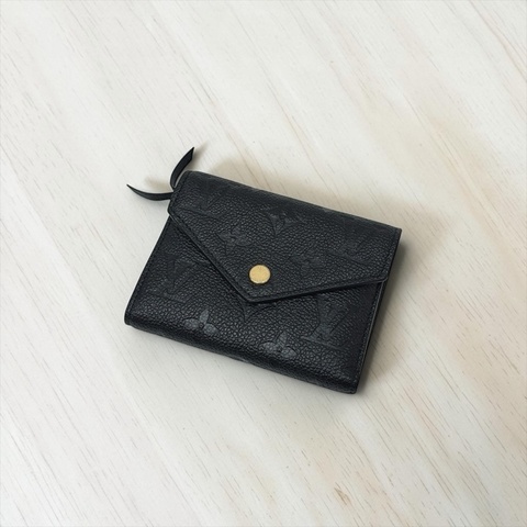 莉亞精品♡Lv 黑壓紋三折短夾 二手美夾