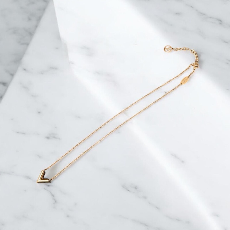 莉亞精品♡ LV玫瑰金 V字項鍊 二手-0