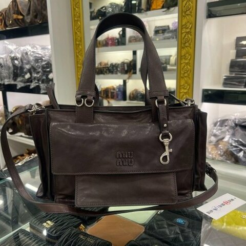 東區正精品㊣MIU MIU 5BG335 Utilitaire咖啡色仿舊牛皮吸釦拉鍊手提包斜背包肩背包兩用包 RZ6412