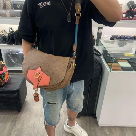 東區正精品㊣LV M40371 Underground Messenger Mastic 咖啡色全皮壓紋流蘇郵差包斜背包RA1861-1