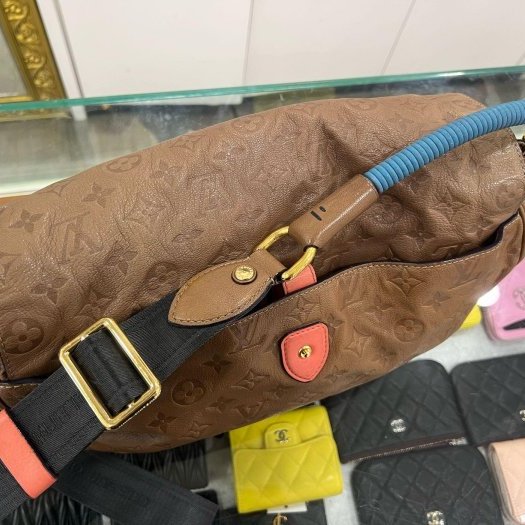 東區正精品㊣LV M40371 Underground Messenger Mastic 咖啡色全皮壓紋流蘇郵差包斜背包RA1861-4