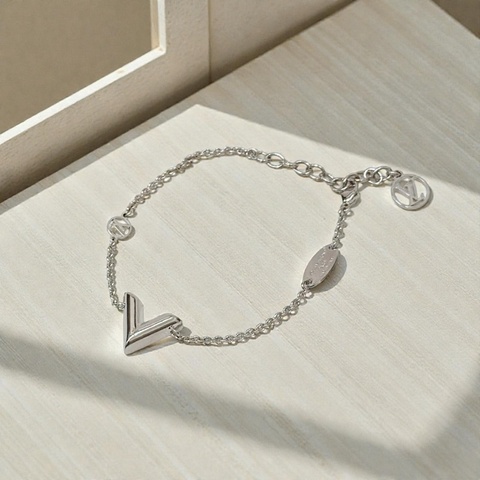 莉亞精品♡ LV M63198 V字手鏈 銀  二手
