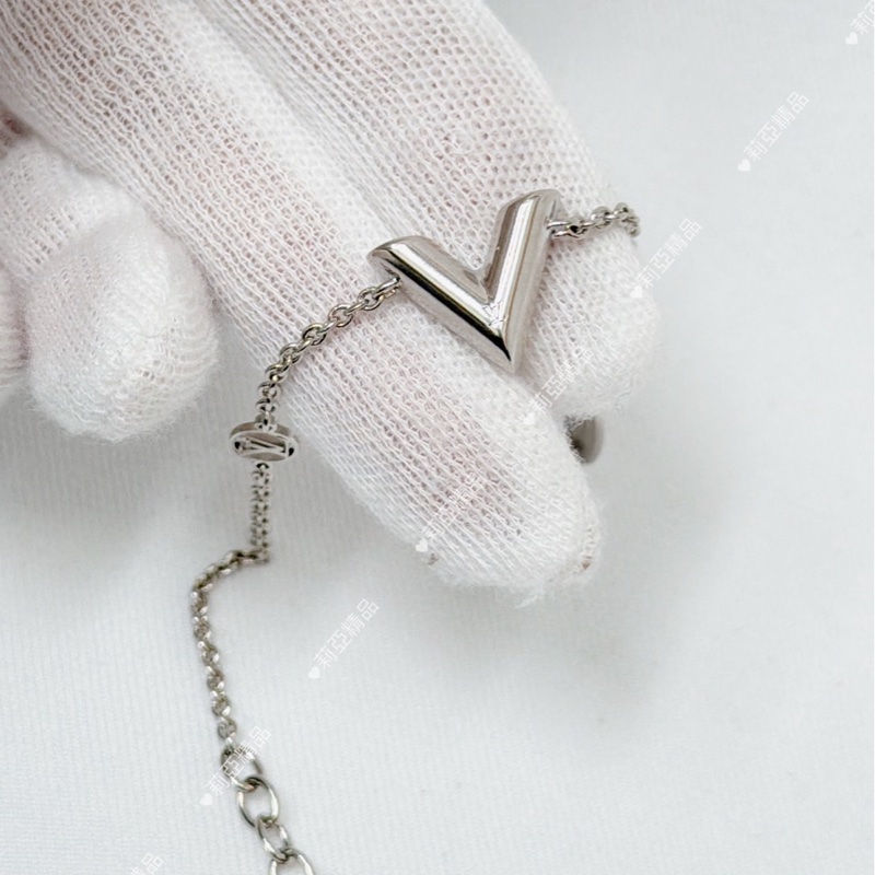 莉亞精品♡ LV M63198 V字手鏈 銀  二手-3