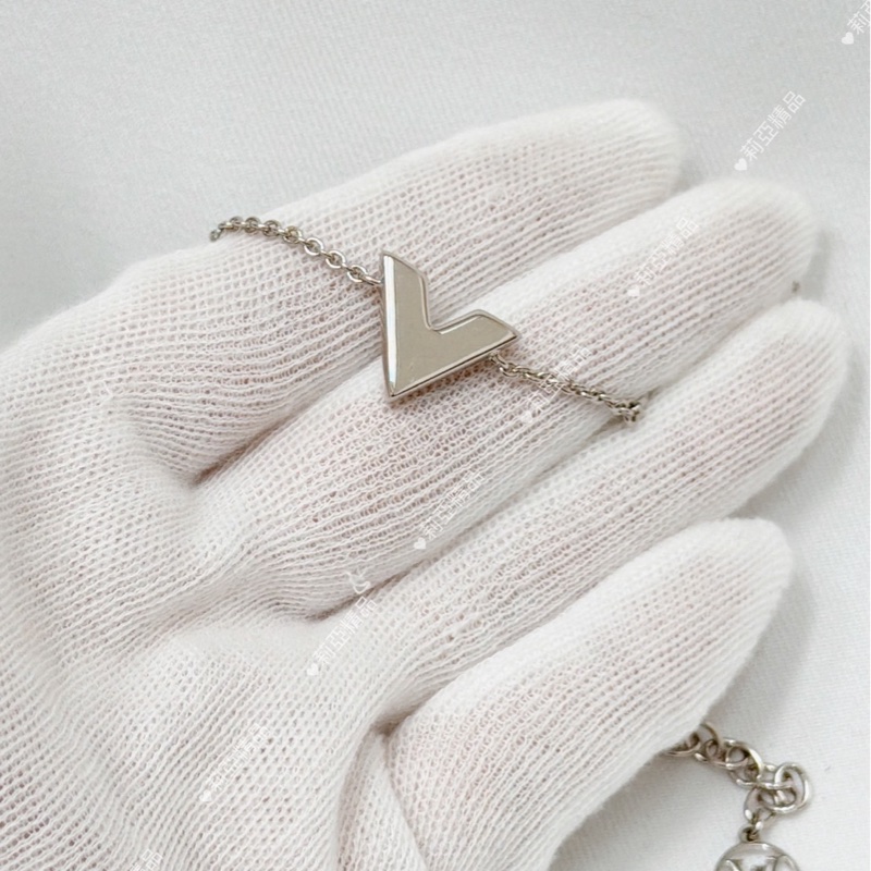 莉亞精品♡ LV M63198 V字手鏈 銀  二手-4
