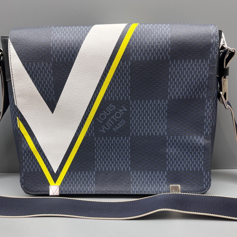 Louis Vuitton 路易威登 男士休閒翻蓋郵差包 尺寸32*28  🈚附件-0