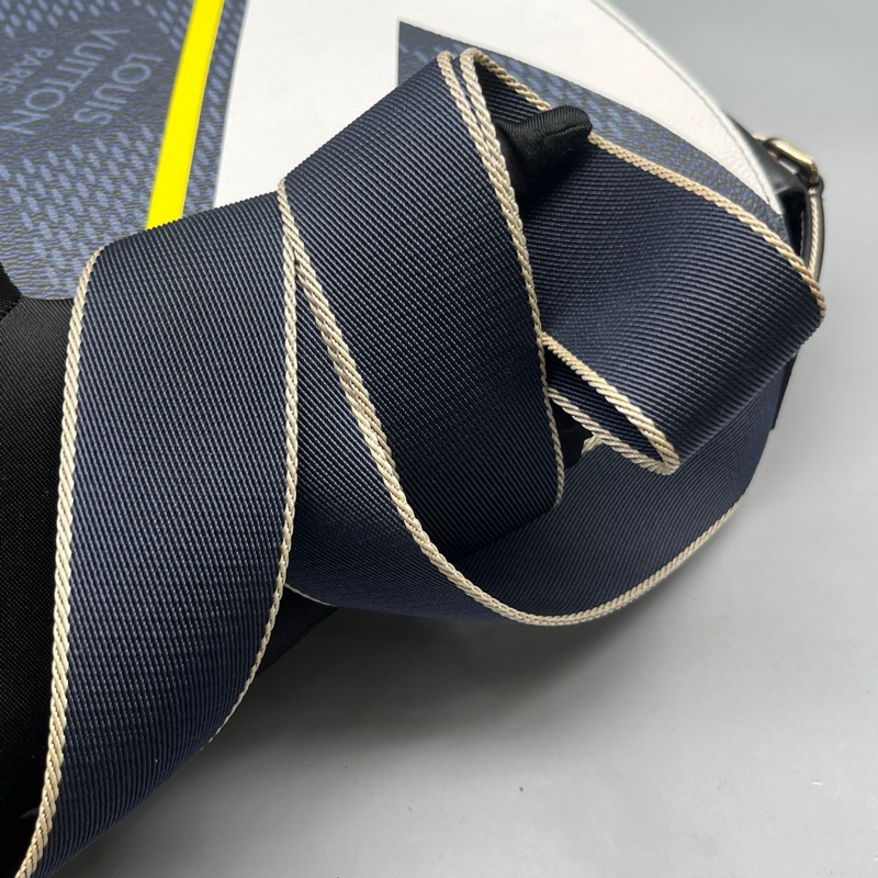 Louis Vuitton 路易威登 男士休閒翻蓋郵差包 尺寸32*28  🈚附件-8