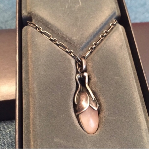 Georg Jensen 喬治傑生 2011 年度紀念款套組（玫瑰石項鍊及夾式耳環）