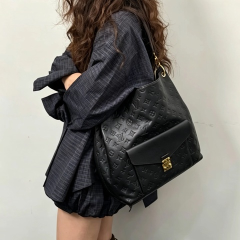 Louis Vuitton路易威登MetisHobo🍒泫雅同款全皮壓紋手提肩背斜挎包