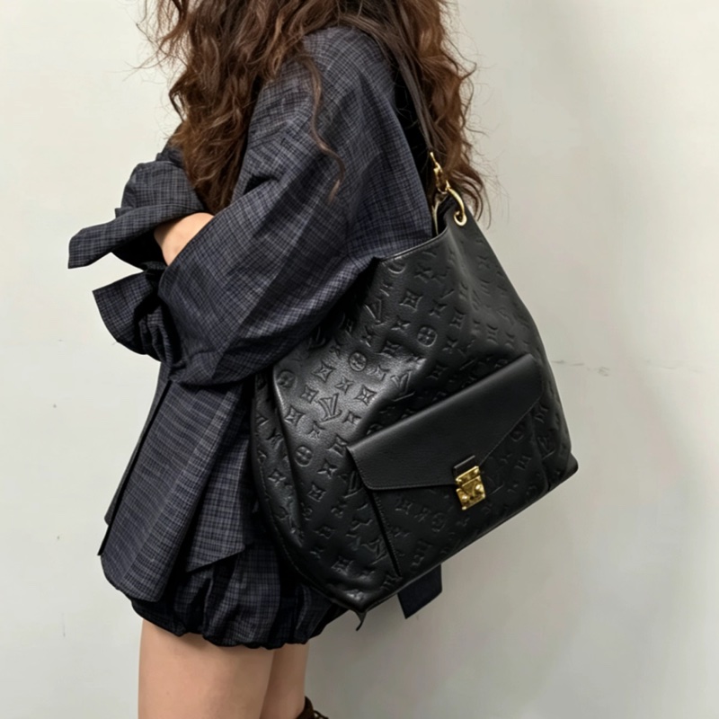 Louis Vuitton路易威登MetisHobo🍒泫雅同款全皮壓紋手提肩背斜挎包-15