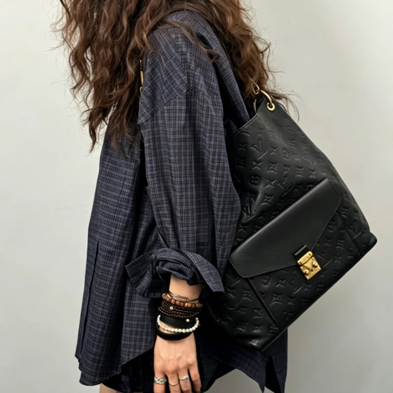 Louis Vuitton路易威登MetisHobo🍒泫雅同款全皮壓紋手提肩背斜挎包-16