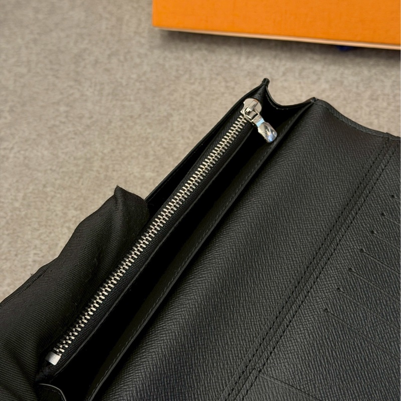 LV黑棋盤格對開長夾-1