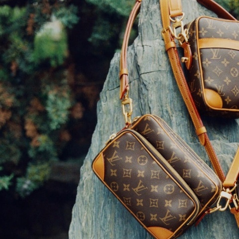 LouisVuitton 路易威登經典老花橫版雙層相機包