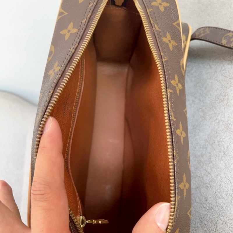 LouisVuitton 路易威登經典老花橫版雙層相機包-11