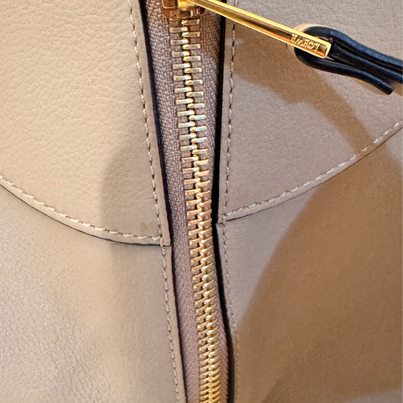 Loewe small Hammock 小號吊床包 沙色-5