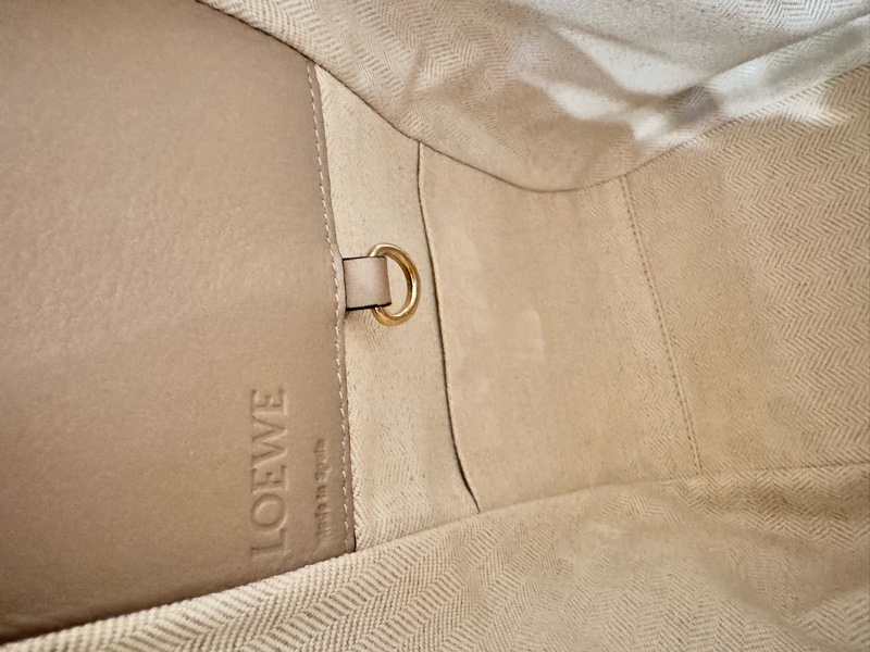 Loewe small Hammock 小號吊床包 沙色-6