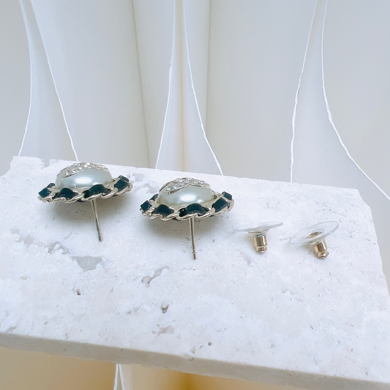 Chanel 21k 太陽花皮穿鏈水鑽雙C耳環-6