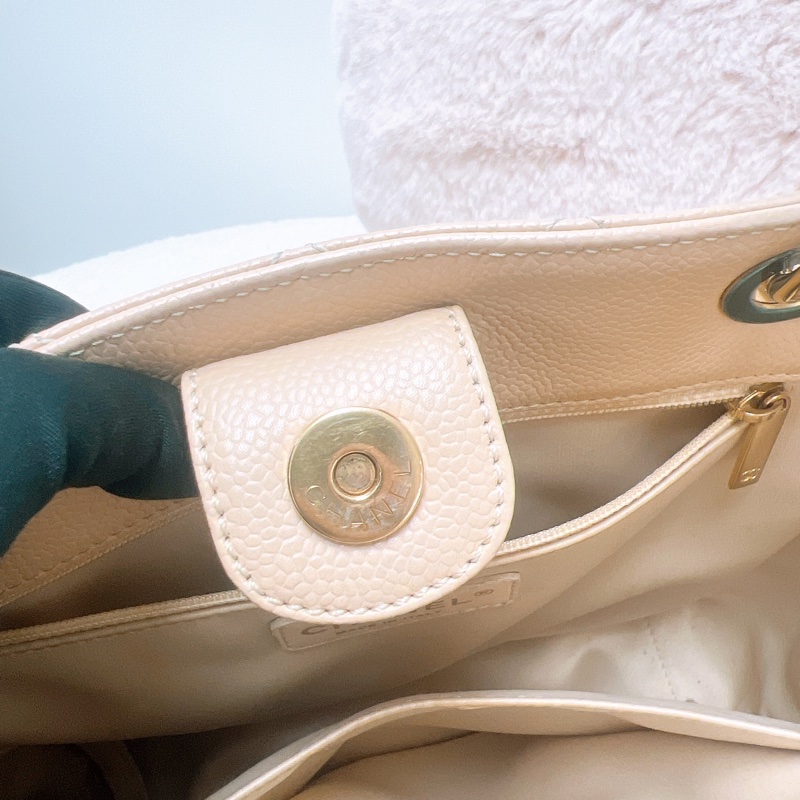 Chanel PST 奶茶牛皮托特包-14