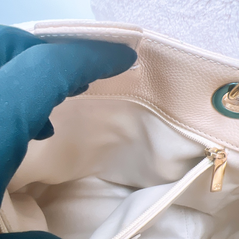 Chanel PST 奶茶牛皮托特包-17