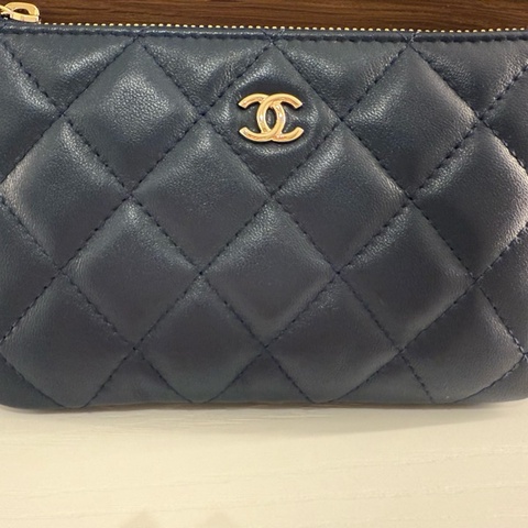 Chanel香奈兒深藍色ㄧ字零錢包