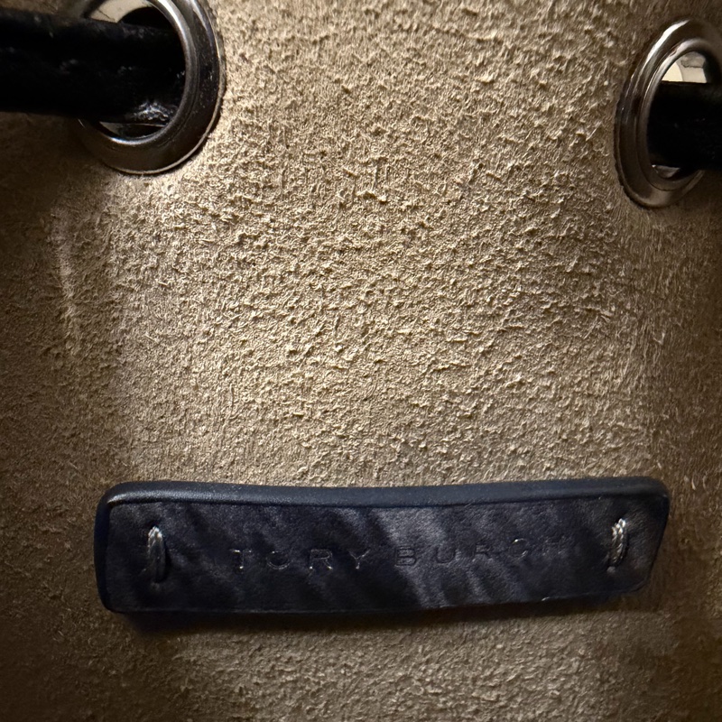 Tory Burch米灰黑三色漸層貓咪圖案肩背手提水桶包-4