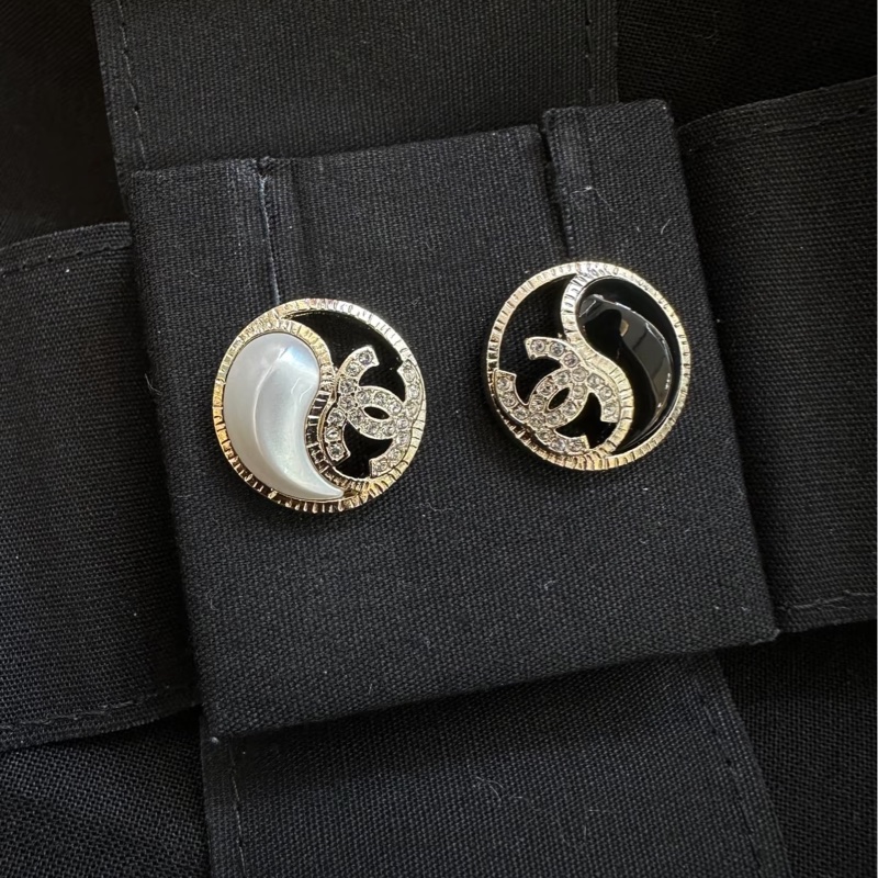 全新全配❤️ 香奈兒 #耳環 #太極 #水鑽 #耳釘-1