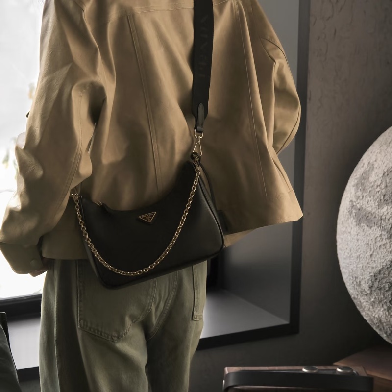 PRADA Re-Edition 2005 Saffiano 黑金防刮牛皮三合一肩背包 1BH204 酷颯時髦天菜 🖤-1