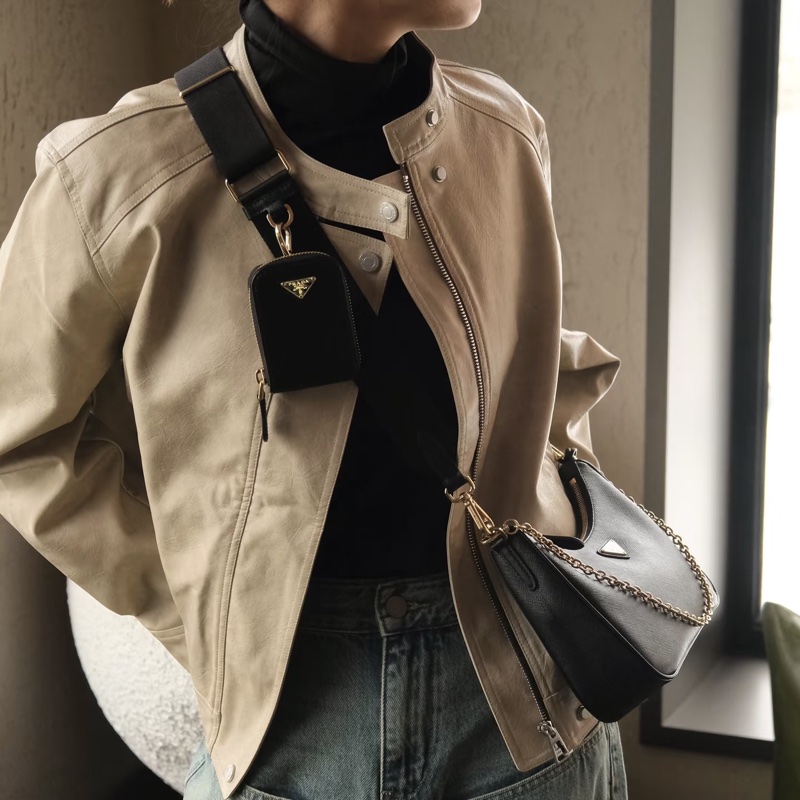 PRADA Re-Edition 2005 Saffiano 黑金防刮牛皮三合一肩背包 1BH204 酷颯時髦天菜 🖤-2