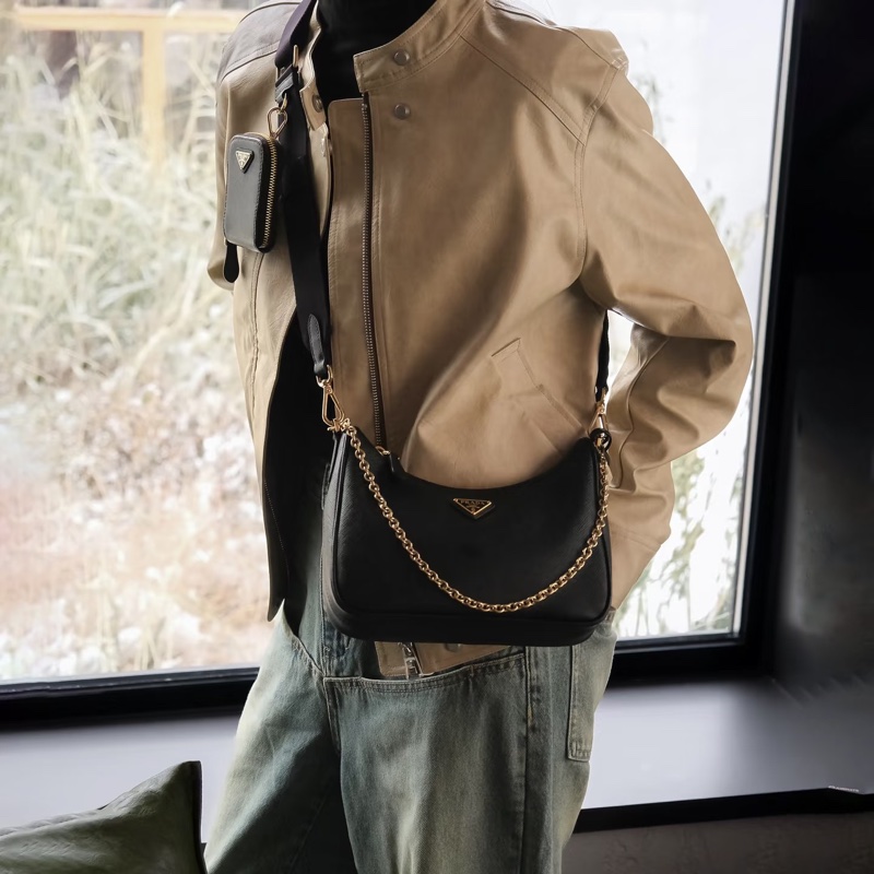 PRADA Re-Edition 2005 Saffiano 黑金防刮牛皮三合一肩背包 1BH204 酷颯時髦天菜 🖤-3