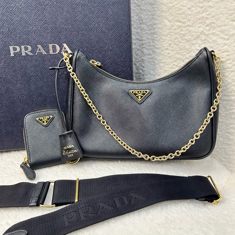 PRADA Re-Edition 2005 Saffiano 黑金防刮牛皮三合一肩背包 1BH204 酷颯時髦天菜 🖤-6