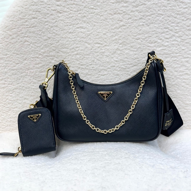 PRADA Re-Edition 2005 Saffiano 黑金防刮牛皮三合一肩背包 1BH204 酷颯時髦天菜 🖤-7