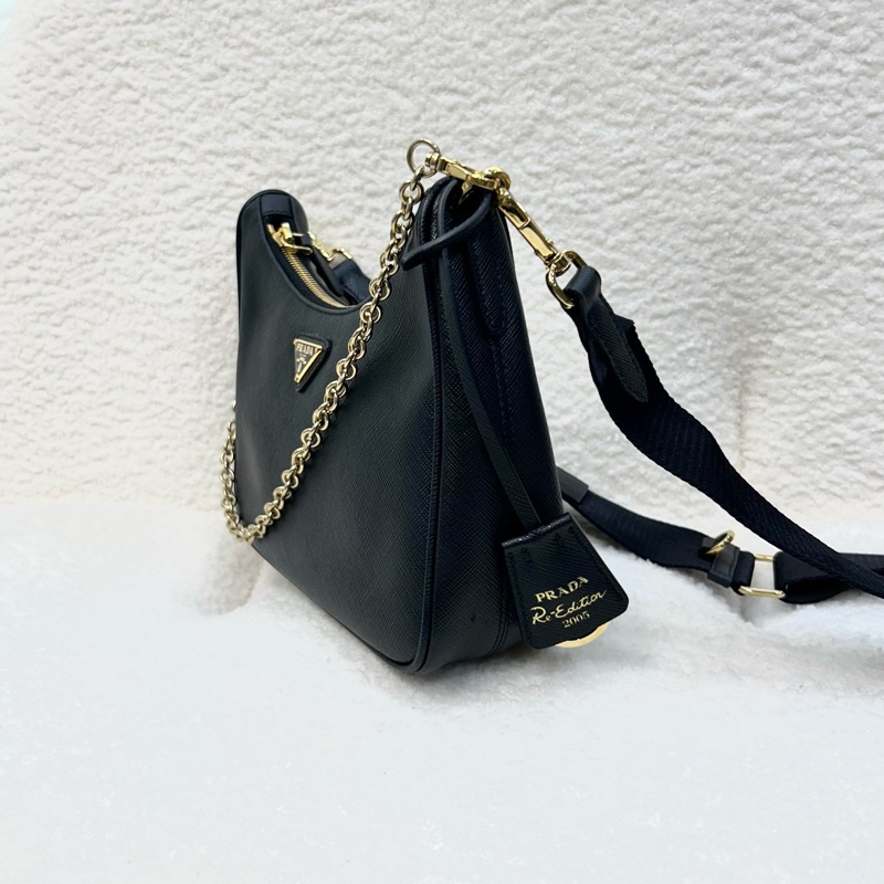 PRADA Re-Edition 2005 Saffiano 黑金防刮牛皮三合一肩背包 1BH204 酷颯時髦天菜 🖤-9