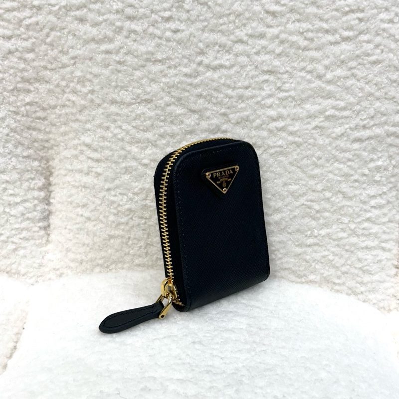 PRADA Re-Edition 2005 Saffiano 黑金防刮牛皮三合一肩背包 1BH204 酷颯時髦天菜 🖤-15