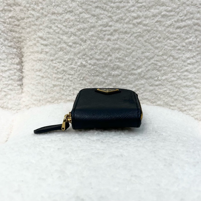 PRADA Re-Edition 2005 Saffiano 黑金防刮牛皮三合一肩背包 1BH204 酷颯時髦天菜 🖤-17